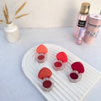 رژگونه و رژ لب قلبی